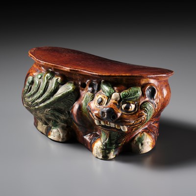 Lot 537 - A SANCAI GLAZED POTTERY ‘LION’ PILLOW, LIAO TO JIN DYNASTY