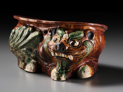 Lot 537 - A SANCAI GLAZED POTTERY ‘LION’ PILLOW, LIAO TO JIN DYNASTY