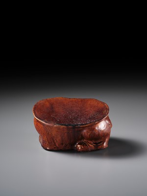 Lot 537 - A SANCAI GLAZED POTTERY ‘LION’ PILLOW, LIAO TO JIN DYNASTY