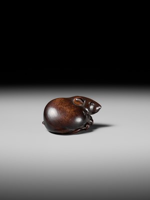 Lot 147 - KANO TOMOKAZU: A SUPERB WOOD NETSUKE OF A RAT WITH EDAMAME BEAN POD