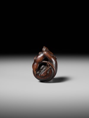 Lot 147 - KANO TOMOKAZU: A SUPERB WOOD NETSUKE OF A RAT WITH EDAMAME BEAN POD