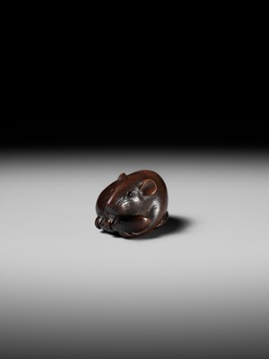 Lot 147 - KANO TOMOKAZU: A SUPERB WOOD NETSUKE OF A RAT WITH EDAMAME BEAN POD