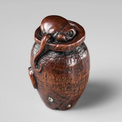 Lot 171 - ISSAI: A FINE NAGOYA SCHOOL WOOD NETSUKE OF A TAKOTSUBO, OCTOPUS POT