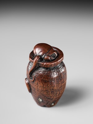 Lot 171 - ISSAI: A FINE NAGOYA SCHOOL WOOD NETSUKE OF A TAKOTSUBO, OCTOPUS POT