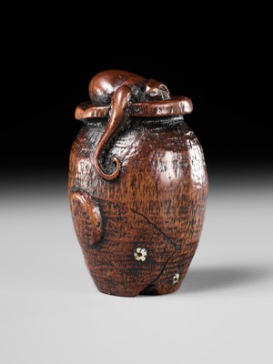 Lot 171 - ISSAI: A FINE NAGOYA SCHOOL WOOD NETSUKE OF A TAKOTSUBO, OCTOPUS POT