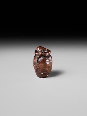 Lot 171 - ISSAI: A FINE NAGOYA SCHOOL WOOD NETSUKE OF A TAKOTSUBO, OCTOPUS POT