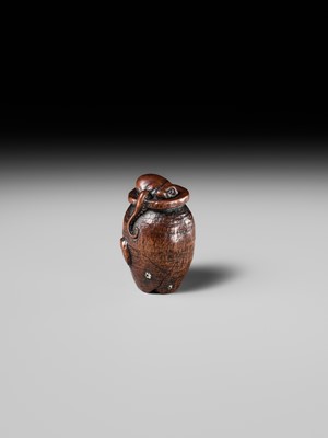 Lot 171 - ISSAI: A FINE NAGOYA SCHOOL WOOD NETSUKE OF A TAKOTSUBO, OCTOPUS POT