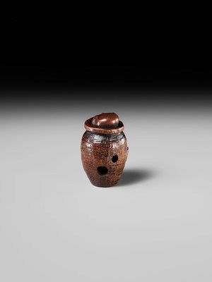 Lot 171 - ISSAI: A FINE NAGOYA SCHOOL WOOD NETSUKE OF A TAKOTSUBO, OCTOPUS POT