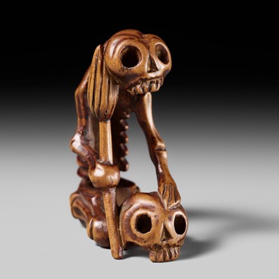 Lot 467 - A FINE WOOD NETSUKE OF A SKELETON WITH LOTUS AND SKULL