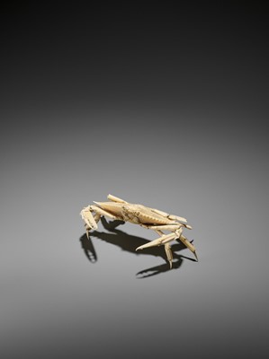 Lot 229 - AN ARTICULATED IVORY OKIMONO OF A CRAB WITH WIDE CARAPACE