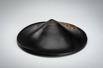 Lot 154 - A LACQUER JINGASA (WAR HAT) WITH THE KEN-MITSUBISHI MON