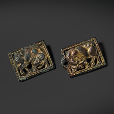 Lot 362 - A PAIR OF ORDOS GILT-BRONZE ‘WATER BUFFALO’ BELT PLAQUES, CIRCA 3RD-2ND CENTURY BC