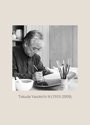 Lot 116 - TOKUDA YASOKICHI III: A FINE KUTANI GLAZED PORCELAIN BOTTLE VASE