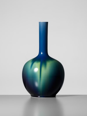 Lot 116 - TOKUDA YASOKICHI III: A FINE KUTANI GLAZED PORCELAIN BOTTLE VASE