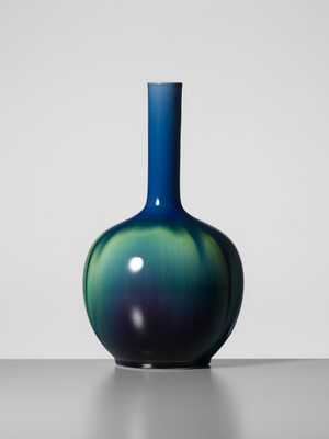 Lot 116 - TOKUDA YASOKICHI III: A FINE KUTANI GLAZED PORCELAIN BOTTLE VASE