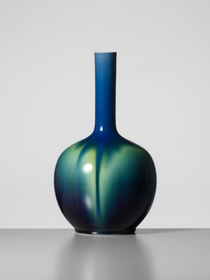 Lot 116 - TOKUDA YASOKICHI III: A FINE KUTANI GLAZED PORCELAIN BOTTLE VASE