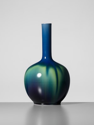 Lot 116 - TOKUDA YASOKICHI III: A FINE KUTANI GLAZED PORCELAIN BOTTLE VASE