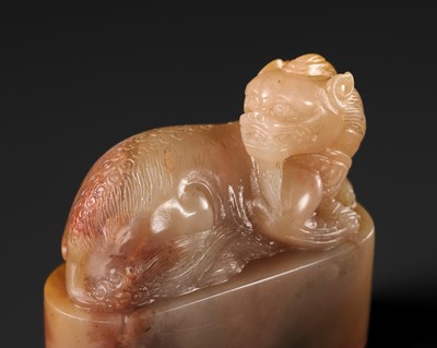 Lot 420 - A SHOUSHAN SOAPSTONE ‘MYTHICAL BEAST’ OVAL SEAL, LATE QING DYNASTY