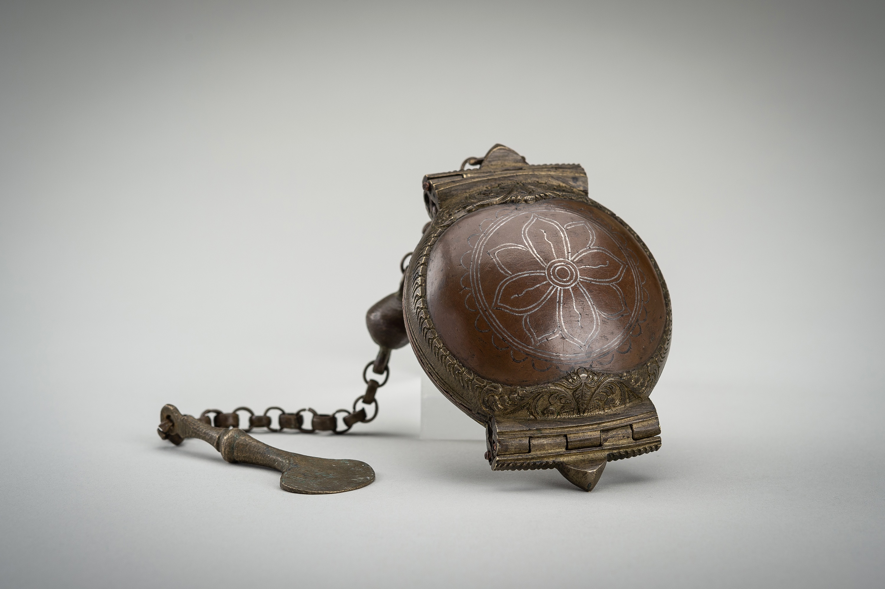 Lot 1159 - A COPPER AND BRASS LIME CONTAINER,