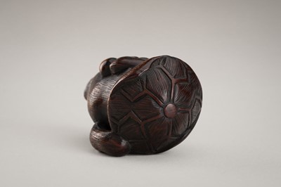 Lot 462 - A WOOD NETSUKE OF A TANUKI DISGUISED AS A SAKE VENDOR