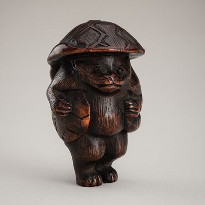 Lot 462 - A WOOD NETSUKE OF A TANUKI DISGUISED AS A SAKE VENDOR