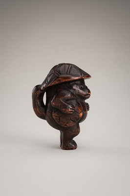 Lot 462 - A WOOD NETSUKE OF A TANUKI DISGUISED AS A SAKE VENDOR