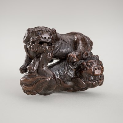 Lot 463 - A WOOD NETSUKE OF TWO SHISHI FIGHTING