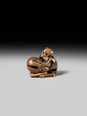 Lot 468 - TOMOKAZU: A WOOD NETSUKE OF A SKELETON AND MOKUGYO