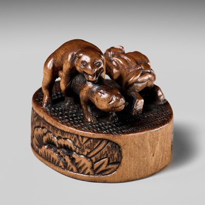 Lot 282 - TAIZAN: A RARE MINIATURE WOOD SHUNGA NETSUKE OF A BREEDER WITH COPULATING DOGS