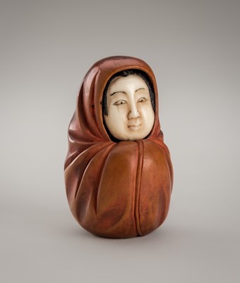 Lot 435 - A LACQUERED AND INLAID WOOD KARAKURI (TRICK) NETSUKE OF ONNA DARUMA