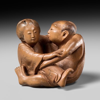 Lot 283 - A RARE WOOD SHUNGA NETSUKE OF A MAN AND A COURTESAN