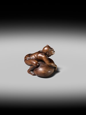 Lot 188 - SHOKO: A SUPERB WOOD NETSUKE OF A BLIND MAN LIFTING A CHIKARAISHI