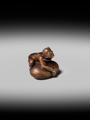 Lot 188 - SHOKO: A SUPERB WOOD NETSUKE OF A BLIND MAN LIFTING A CHIKARAISHI