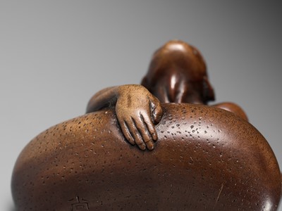 Lot 188 - SHOKO: A SUPERB WOOD NETSUKE OF A BLIND MAN LIFTING A CHIKARAISHI