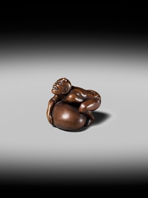 Lot 188 - SHOKO: A SUPERB WOOD NETSUKE OF A BLIND MAN LIFTING A CHIKARAISHI