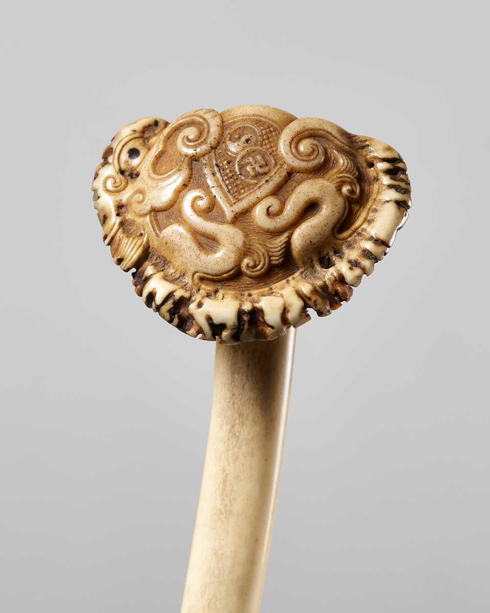 Lot 61 - OZAKI KOKUSAI: A SUPERB ANTLER NYOI SCEPTER