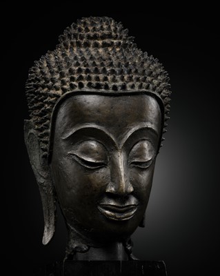 Lot 271 - A BRONZE HEAD OF BUDDHA, EARLY AYUTTHAYA KINGDOM