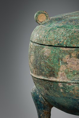 Lot 68 - A LARGE BRONZE RITUAL FOOD VESSEL AND COVER, DING, SPRING AND AUTUMN TO WARRING STATES PERIOD