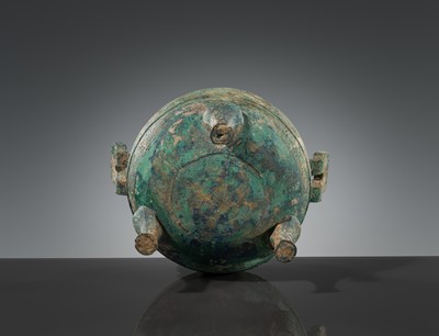 Lot 68 - A LARGE BRONZE RITUAL FOOD VESSEL AND COVER, DING, SPRING AND AUTUMN TO WARRING STATES PERIOD