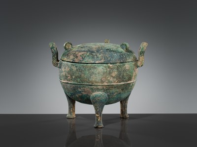 Lot 68 - A LARGE BRONZE RITUAL FOOD VESSEL AND COVER, DING, SPRING AND AUTUMN TO WARRING STATES PERIOD