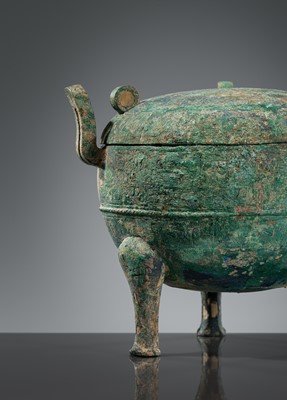 Lot 68 - A LARGE BRONZE RITUAL FOOD VESSEL AND COVER, DING, SPRING AND AUTUMN TO WARRING STATES PERIOD