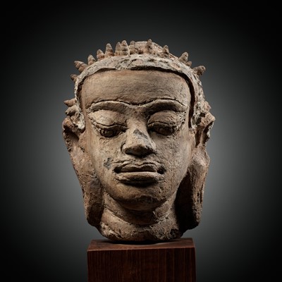 A THAI STUCCO HEAD OF BUDDHA, HARIPUNJAYA KINGDOM, 11TH-13TH CENTURY