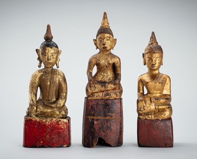 Lot 1018 - A LOT WITH THREE GILT-LACQUER WOOD FIGURES OF BUDDHA, 17TH - 18TH CENTURY