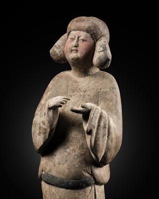 Lot 524 - A PAINTED POTTERY FIGURE OF A COURT LADY, TANG DYNASTY