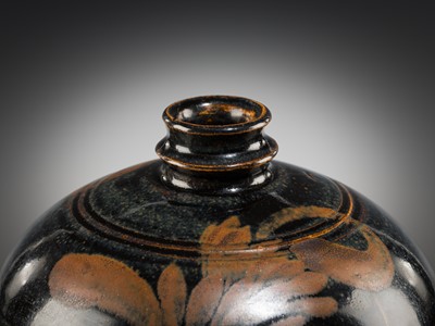 Lot 140 - A RUSSET-PAINTED “PHOENIX” WINE JAR, XIAOKOU PING, HENAN, NORTHERN SONG-JIN DYNASTY