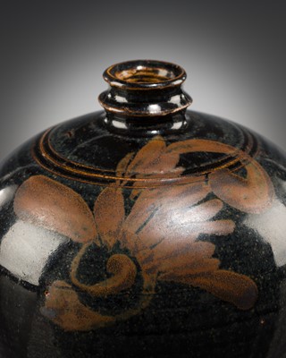 Lot 140 - A RUSSET-PAINTED “PHOENIX” WINE JAR, XIAOKOU PING, HENAN, NORTHERN SONG-JIN DYNASTY
