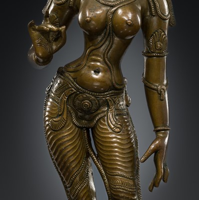 Lot 630 - A BRONZE FIGURE OF PARVATI, SOUTH INDIA, NAYAK DYNASTY PERIOD