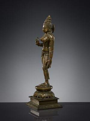 Lot 630 - A BRONZE FIGURE OF PARVATI, SOUTH INDIA, NAYAK DYNASTY PERIOD