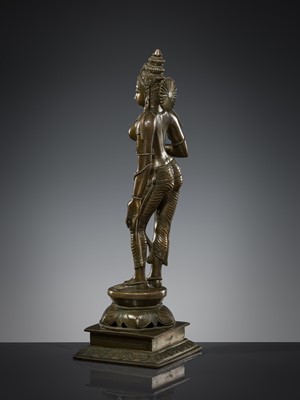 Lot 630 - A BRONZE FIGURE OF PARVATI, SOUTH INDIA, NAYAK DYNASTY PERIOD