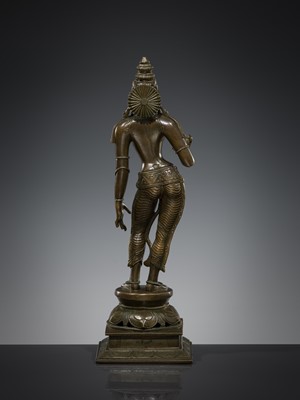 Lot 630 - A BRONZE FIGURE OF PARVATI, SOUTH INDIA, NAYAK DYNASTY PERIOD